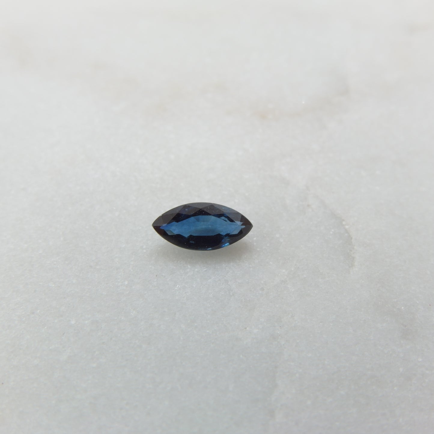 Zafiro Azul Int - 0.37 ct  - 6.8x3.2x7.9 mm