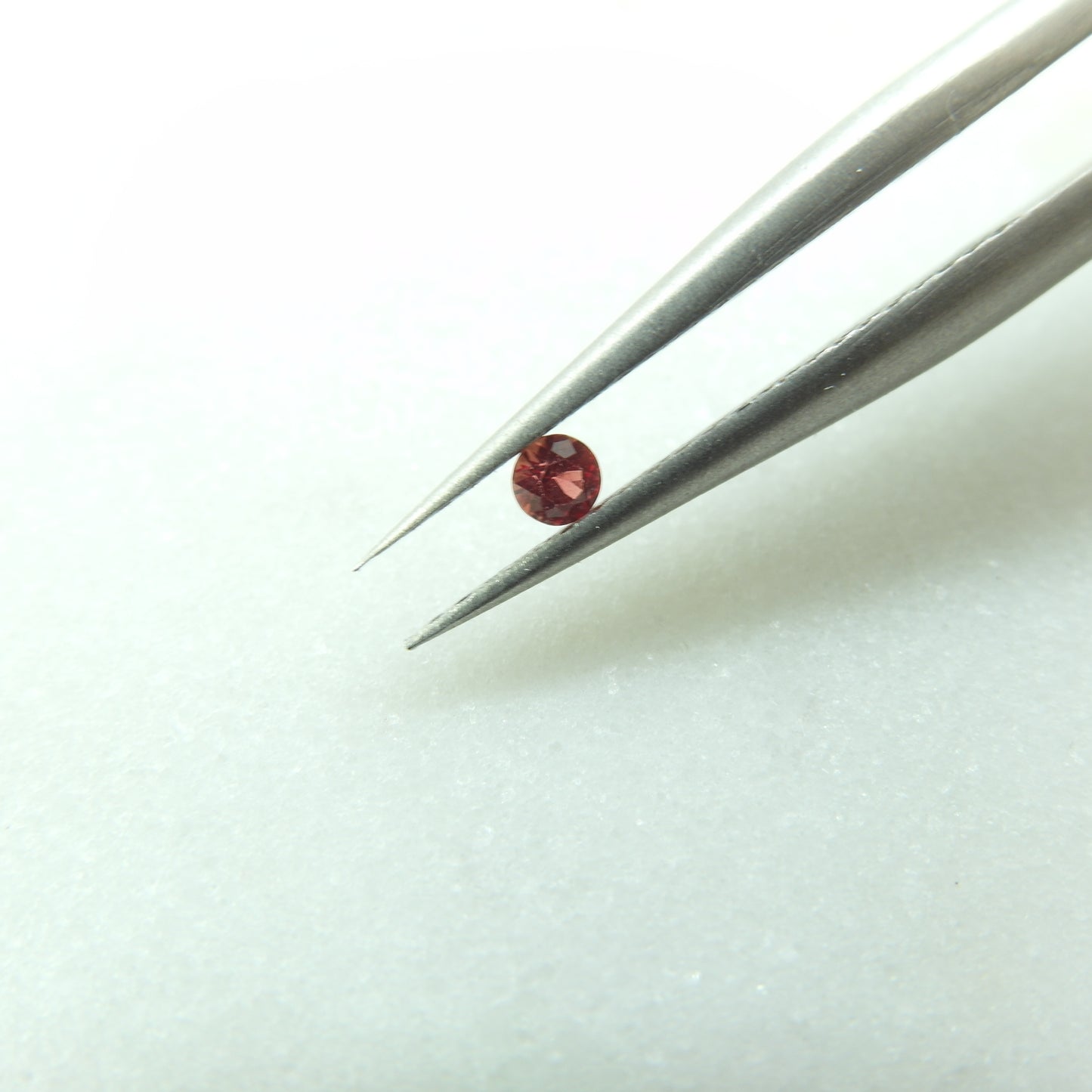 Zafiro Naranja - 0.04 ct  - 1.9x1.2 mm