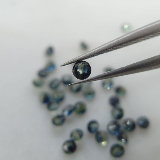 Lote de  Zafiros Azul Verdoso 30pz - 0.082 ct  - 2.5 mm
